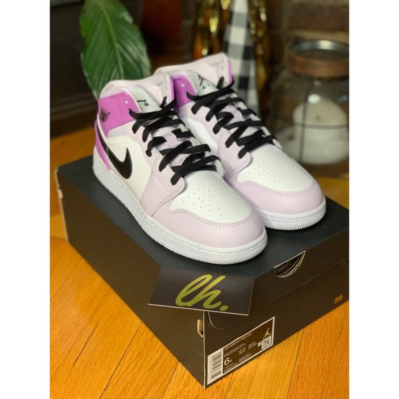 Size 6y/ 7.5w Air Jordan 1 Mid “Barely Grape” Athletic Basketball Sneakers DQ842 - Picture 5 of 6
